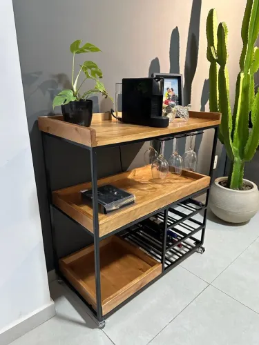 Vendo aparador / adega industrial