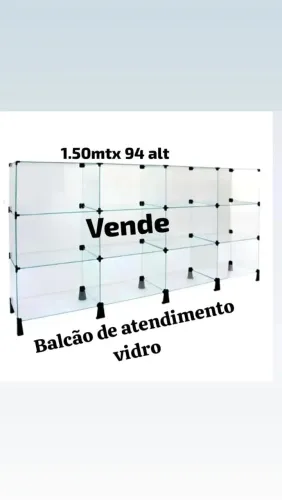 Balcão de vidro de atendimento