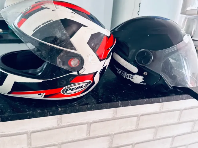 2 CAPACETES