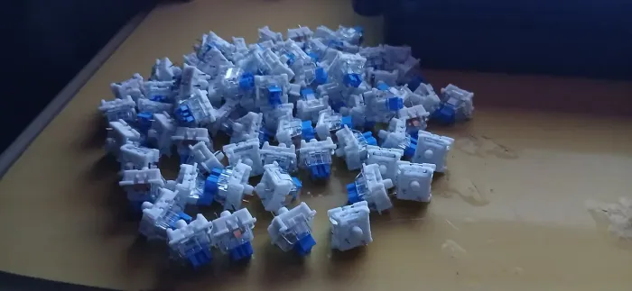 81un Switch Outemu Azul + 1un Switch Huano Marrom 