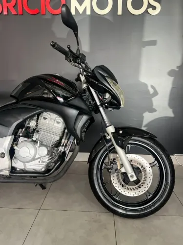 CB 300 R, ANO 2011!!! FINANCIAMENTO EM ATÉ 48x