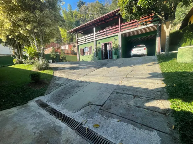 Vendo 2 casas em Madame Machado com fino cuidado!