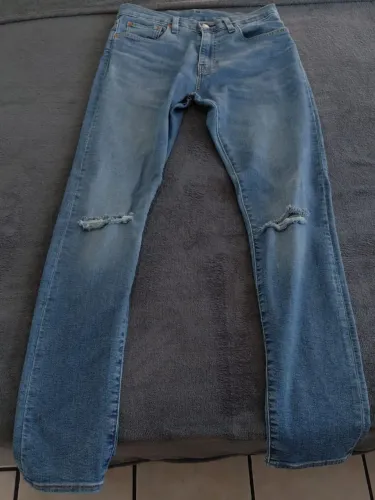 Calça jeans Levi's 512 slim taper destroyed 40