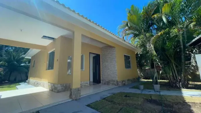 Casa de rua : Linear / Residencial / Chácaras de Inoã (Inoã)
