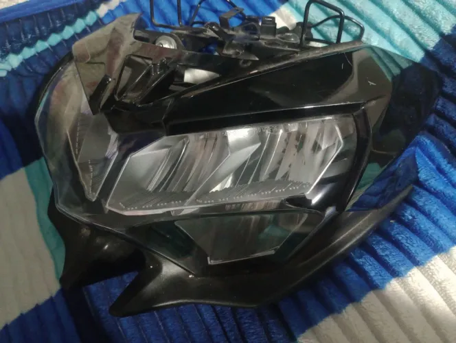 Farol Kawasaki z650