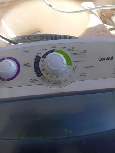 Venda de uma máquina de lavar roupa Consul 8 kg funcionando 