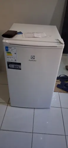 Frigobar semi novo