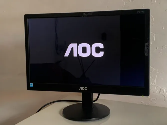 Monitor AOC 16 polegadas
