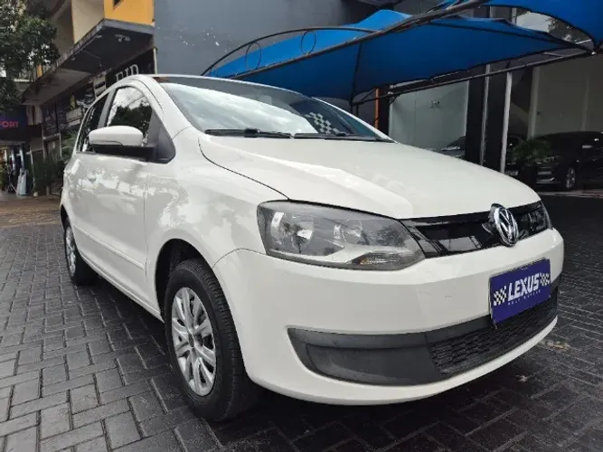 Volkswagen Fox Bluemotion 1.6 MI Total Flex 3P. 2013
