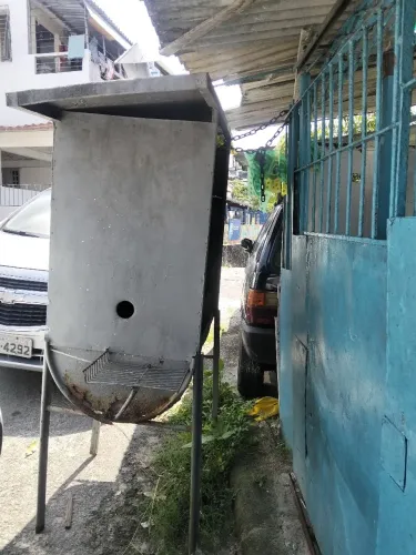 Vende-se uma galeteira