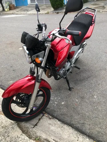 Vende-se moto toda revisada documentação toda em dia !!!