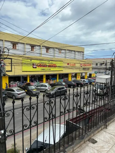 Casa com pontos comerciais