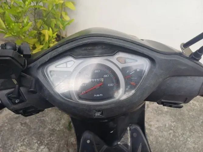 Vendo honda Lead com tudo funcionando 