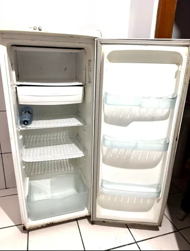 Geladeira Electrolux RE28