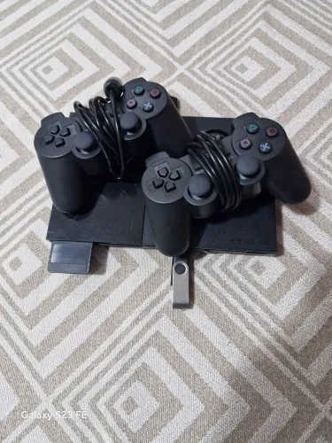 Playstation 2 com dois controles