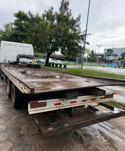 Caminhão plataforma 