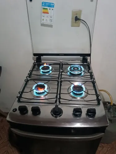 Fogão tem poucos dias de uso, praticamente zero, barato demais,