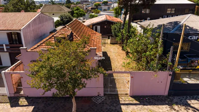 Terreno à venda com 563 m² no Rebouças em Curitiba