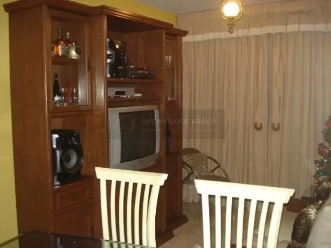 Open House vende apartamento,2 quartos 1 vaga de garagem, próximo a comercio.