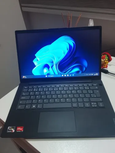Notebook Lenovo V14 (G4)