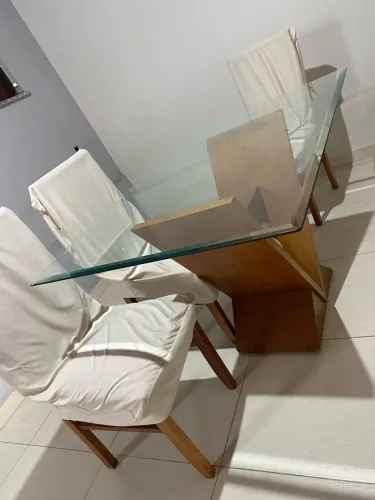 Mesa com 4 cadeiras