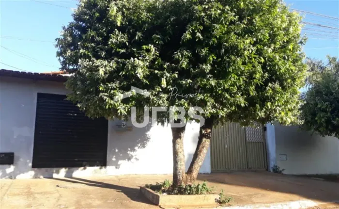 0 - Casa 3 quartos, sendo 1 suíte