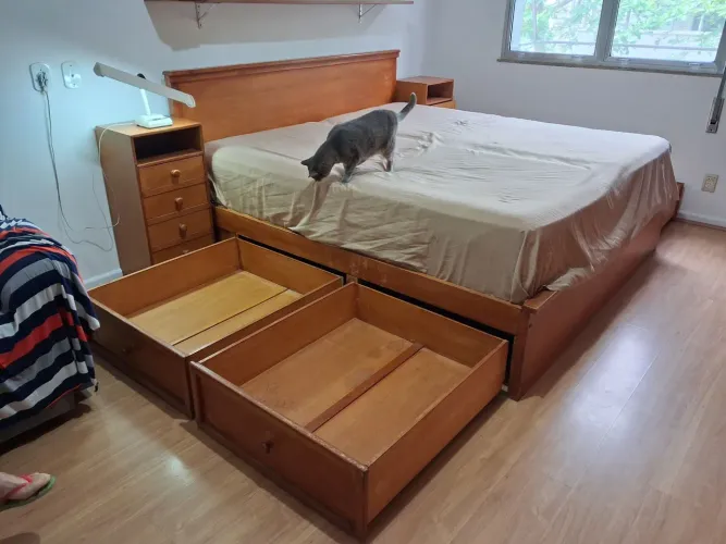 (Negociável) VENDO CAMA KING +COLCHÃO