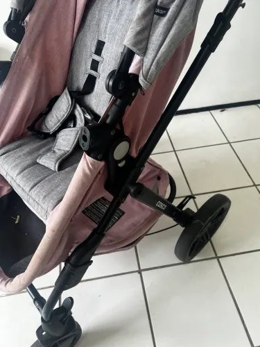 Carrinho de bebê Cosco
