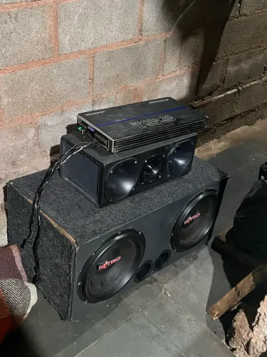 Vendo caixa de som automotivo.