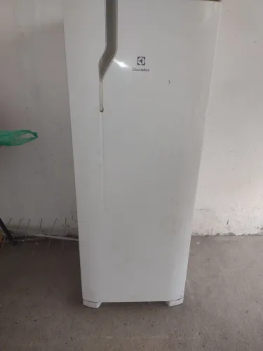 Vendo Geladeira Eletrolux Usada