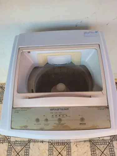 Máquina de lavar roupas brastemp.