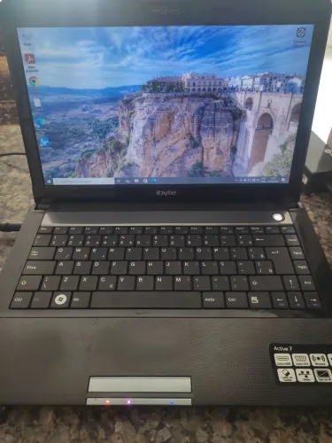 Vendo notebook semi novo