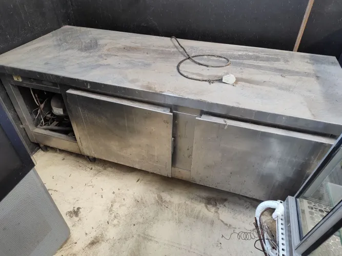 VENDO 2 (dois) refrigeradores horizontal inox (no estado)