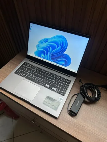Samsung Book Intel Core I5 10210U 8gb Ddr4 Ssd M.2 256gb HD 500GB - Excelente