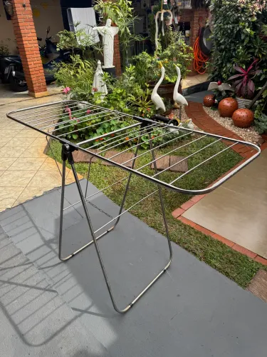 Varal de Chão Dobrável em Aço Inox