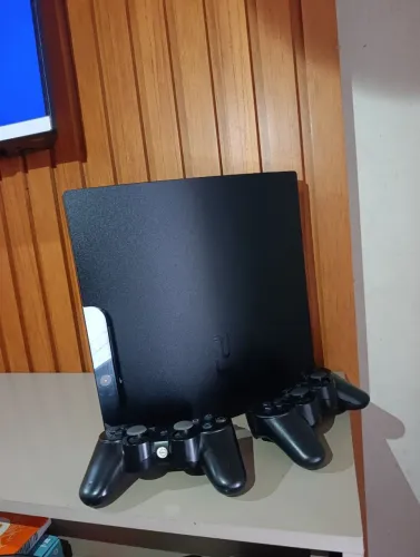 PS3 Slim Desbloqueado | HD 500GB | 2 Controles