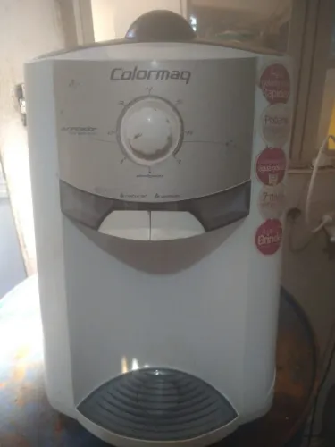 Bebedouro Colormaq com compressor com garantia de 3 meses e frete grátis para Anápolis/Go