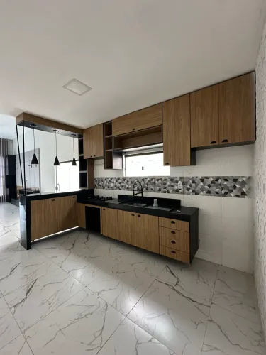 Vendo ou Alugo Casa no Condomínio Jardins Marselha
