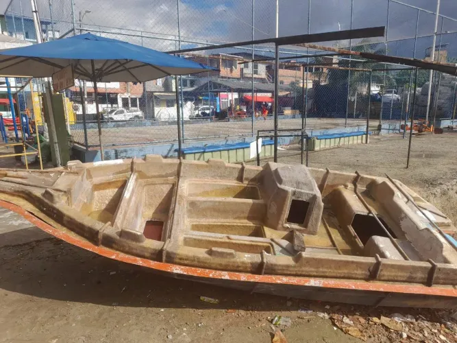 Lancha á venda, pagou, levou.