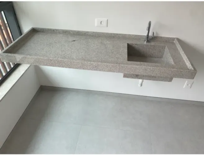 Bancada em granito com torneira