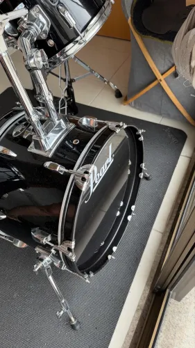 Bateria Pearl completa em excelente estado de conservação