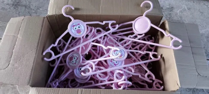 Cabide infantil rosa