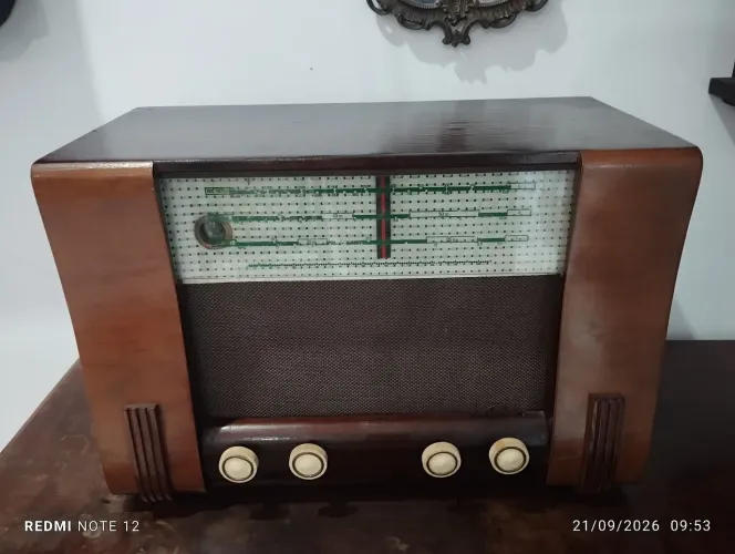 Rádio antigo valvulado Mullard