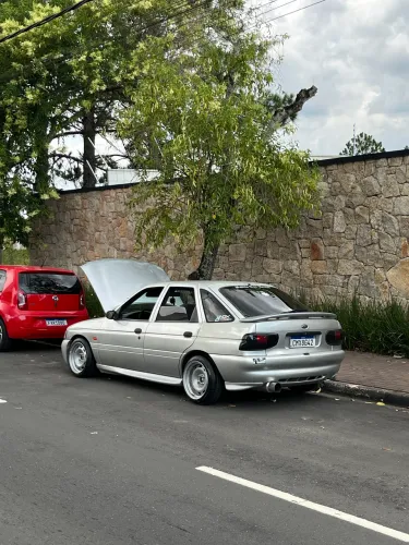 Ford Escort GL 1.6 MPI 2000