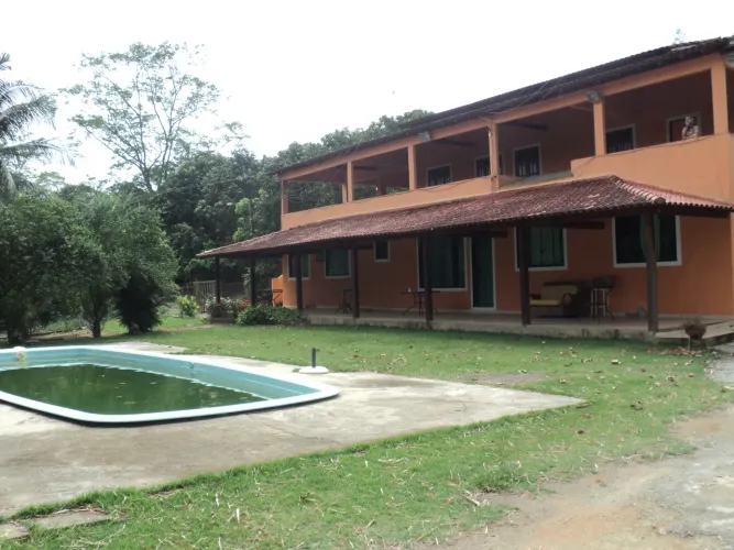 Sítio em Cantagalo  53 mil quadrados com casa com  quartos e churrasqueira, piscina e muit