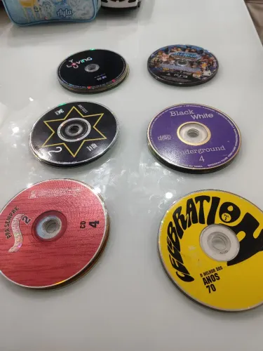 Vendo 33 CDs variados