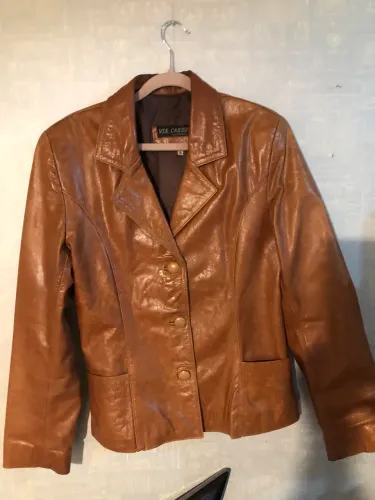 Jaqueta de couro vintage tamanho médio.