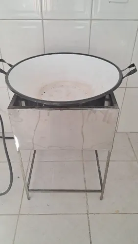 Pasteleiro completo com acessórios em ótimo estado (Entrego)