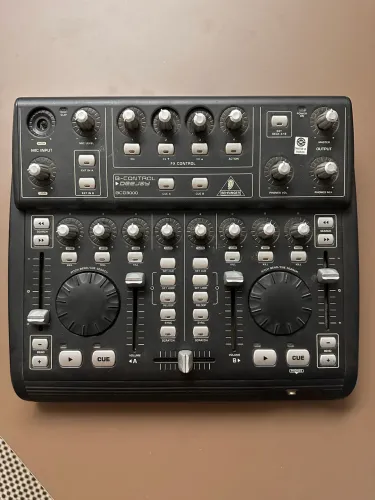 Controladora DJ Behringer BCD3000 USB - Usada