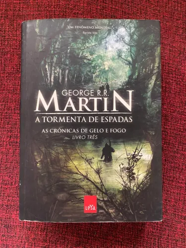 Livro A Tormenta de Espadas de George R. R. Martin